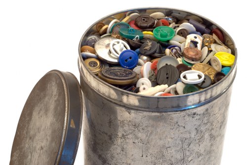 Efficient flat clearance process with organized removal of items